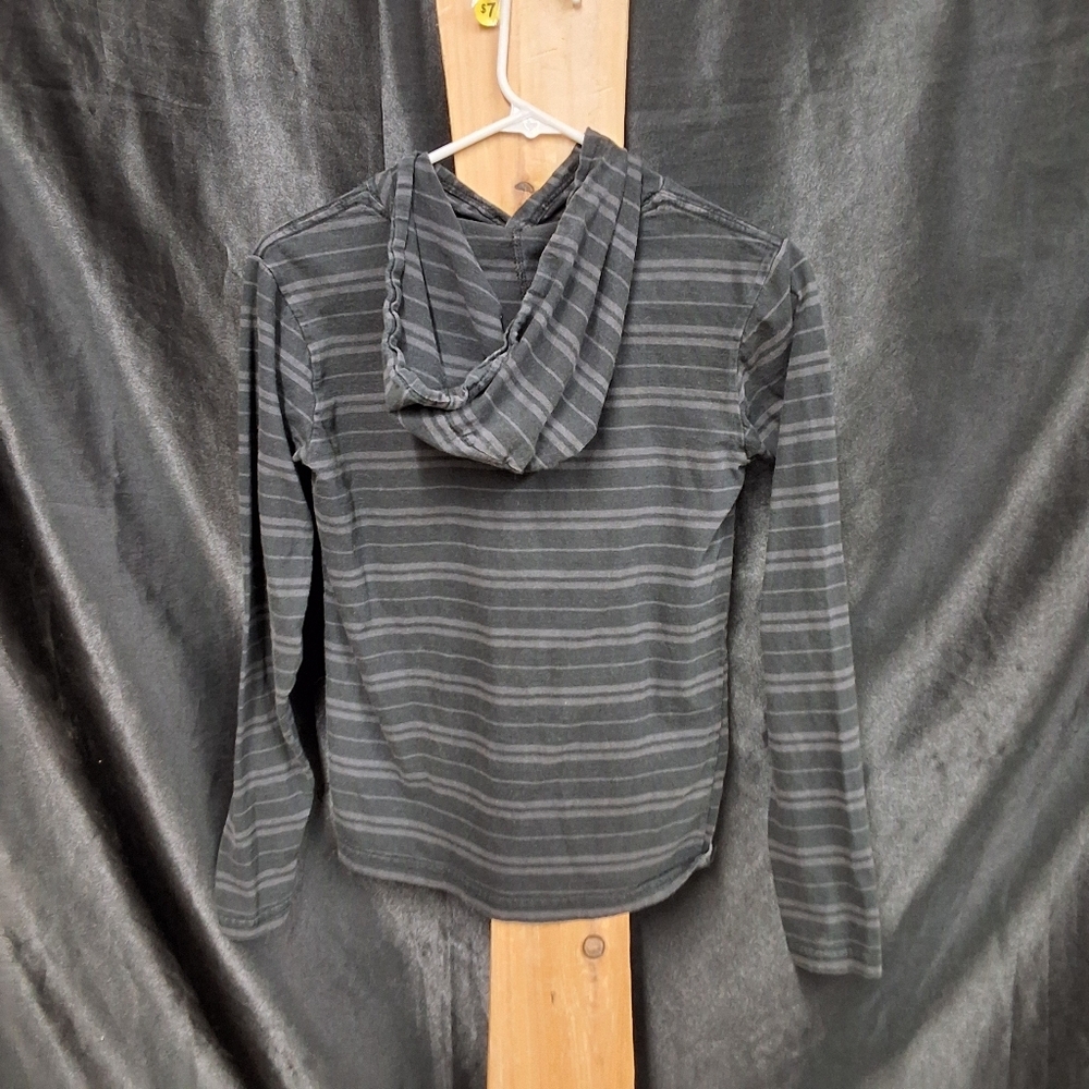 Volcom size youth, medium black long sleeve hoodie  pull over without pocket - Picture 4 of 11